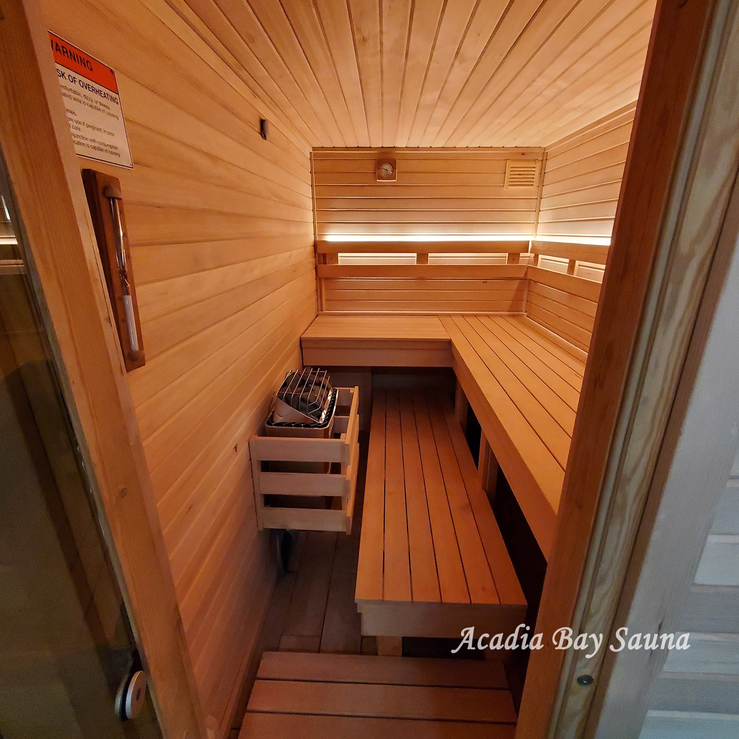 Hemlock wood sauna